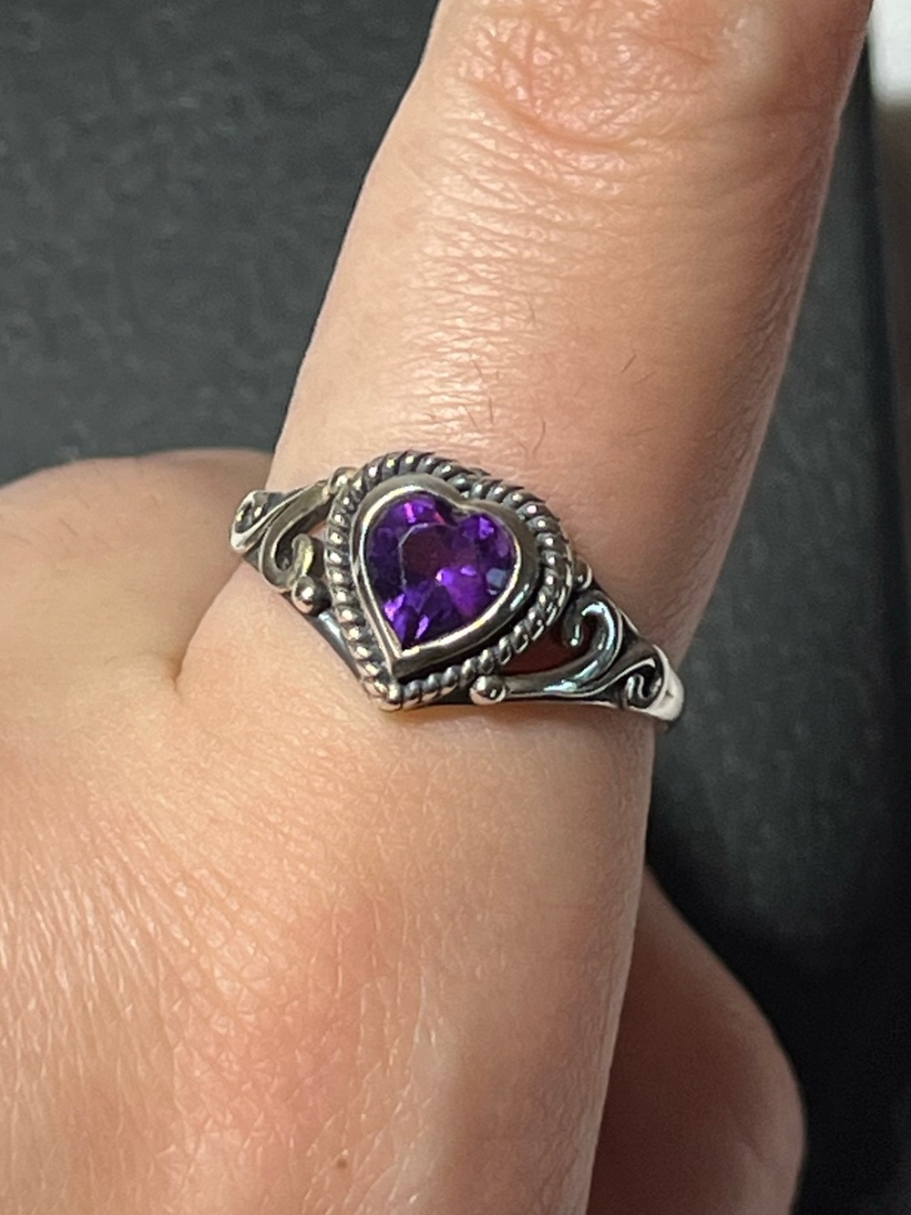 New Sterling Silver purple heart ring
925